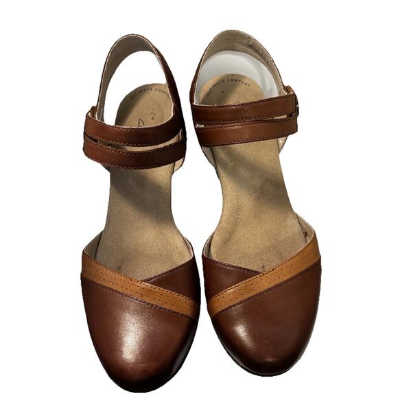 Clarks Women 8.5 Wide Round Toe Ankle Strap Sandal Comfort - Picture 1 of 9